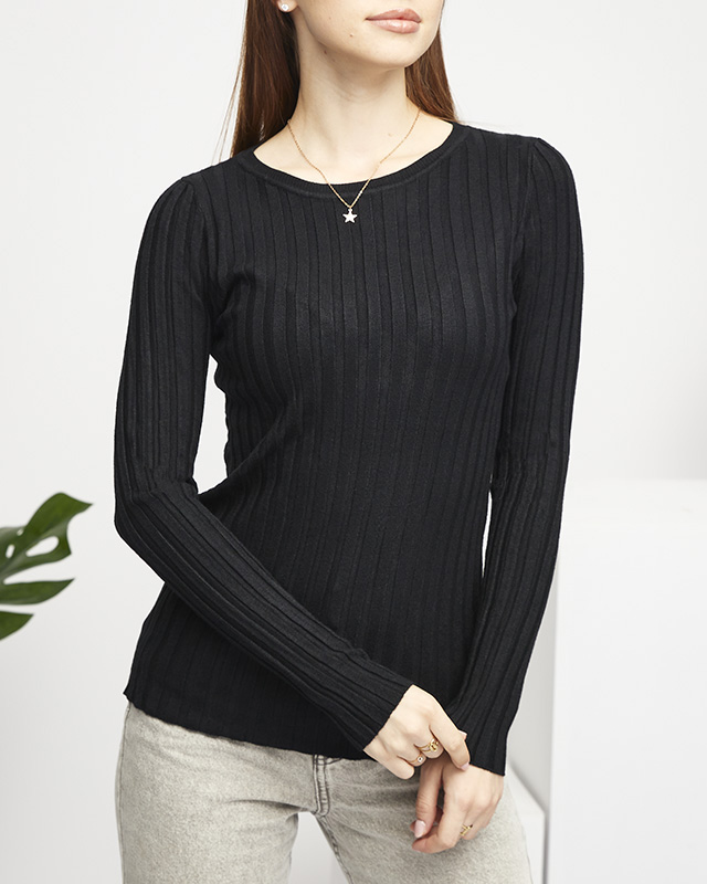Dámsky sveter s okrúhlym výstrihom čiernej farby - Oblečenie