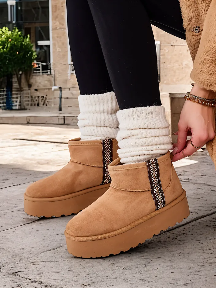 Royalfashion Krátke ženské snehule Haluzi