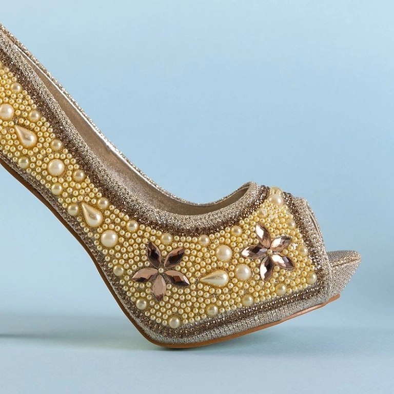 OUTLET Zlaté dámske brokátové lodičky so zirkónmi a perlami Gitana - topánky