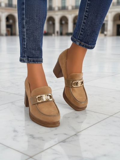 Ženski Loafers Perseida – svetlo rjavi semiš s peto elegantni