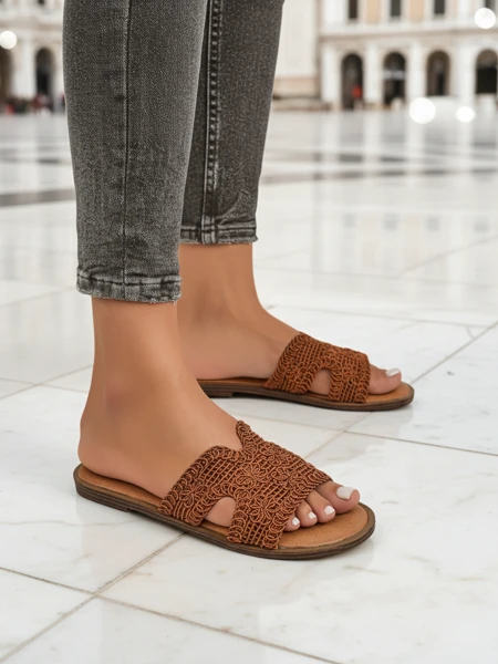 Rpyalfashion Ženski natikači z okrasnim paščkom Braida