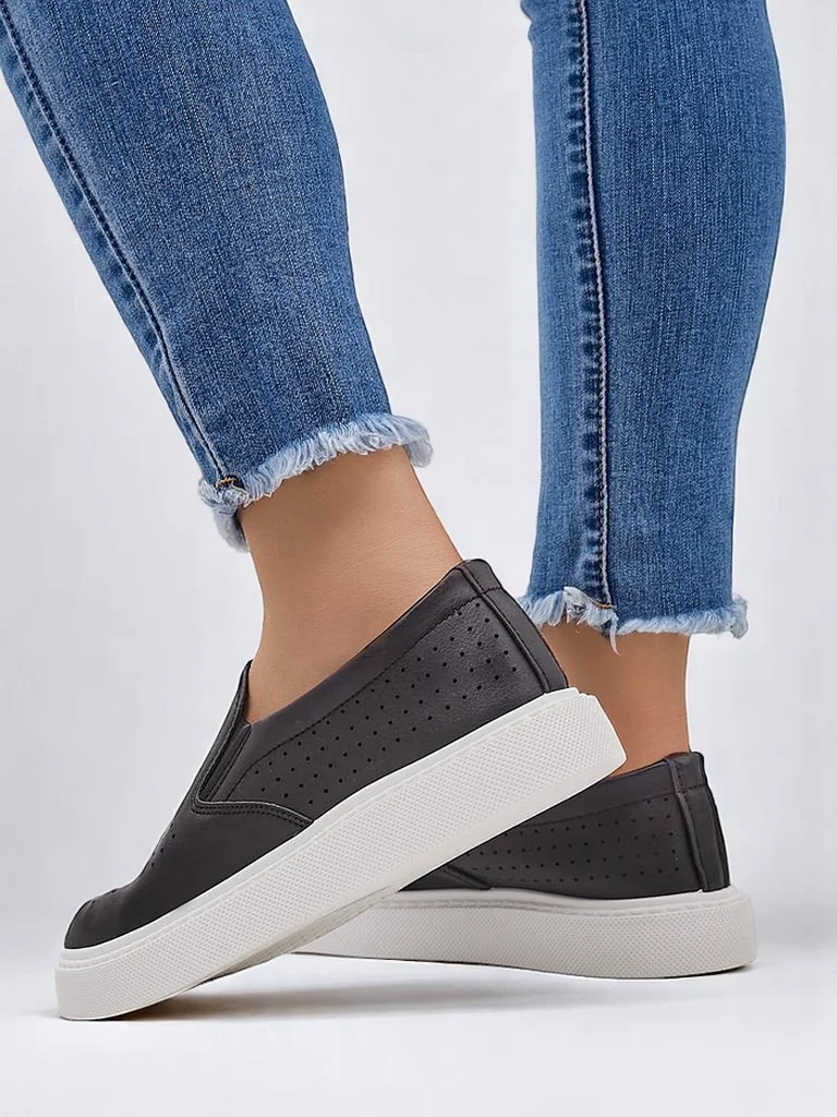 Royalfashion Dámske perforované bezšnurovacie topánky Emillia