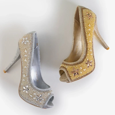 OUTLET Zlaté dámske brokátové lodičky so zirkónmi a perlami Gitana - topánky