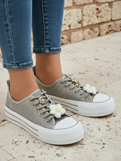 Royalfashion Dámske perforované tenisky s dekoráciami Osdo