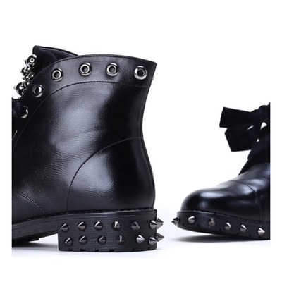 Czarne workery z ćwiekami Darina - Obuwie