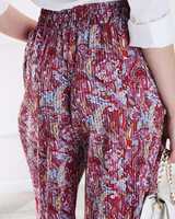 červená || ružová