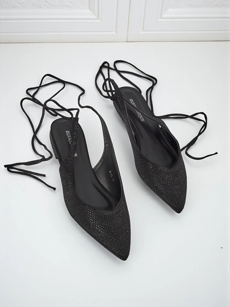 Sandali Damiane Nero - Črne balerinke z vezalkami iz blaga, nizka peta