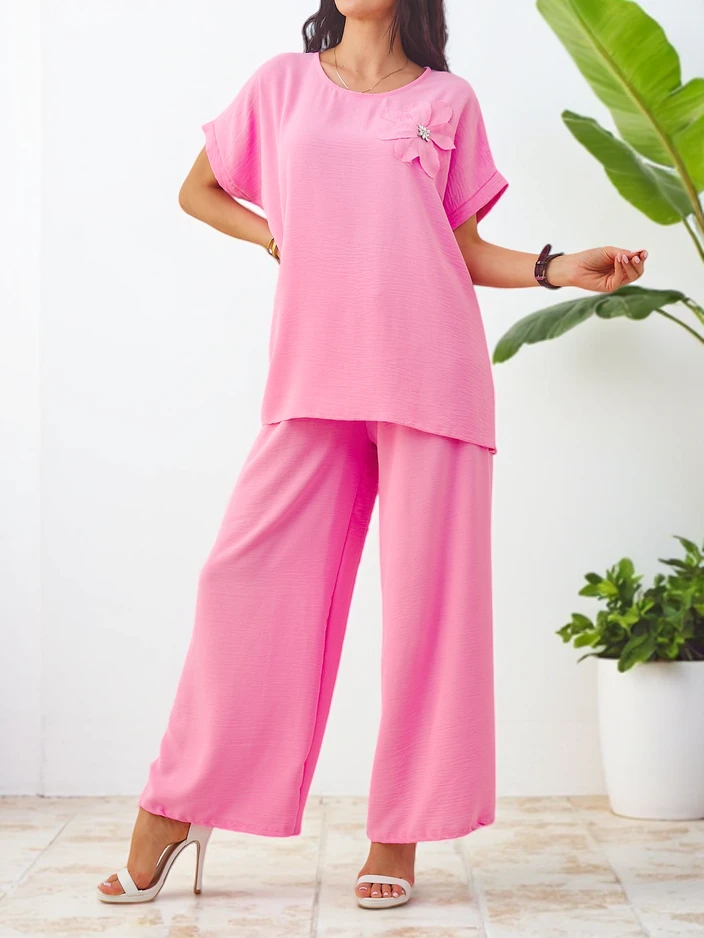 Royalfashion Dámsky set s krátkym rukávom s dekoratívnou kvetinou a širokými nohavicami