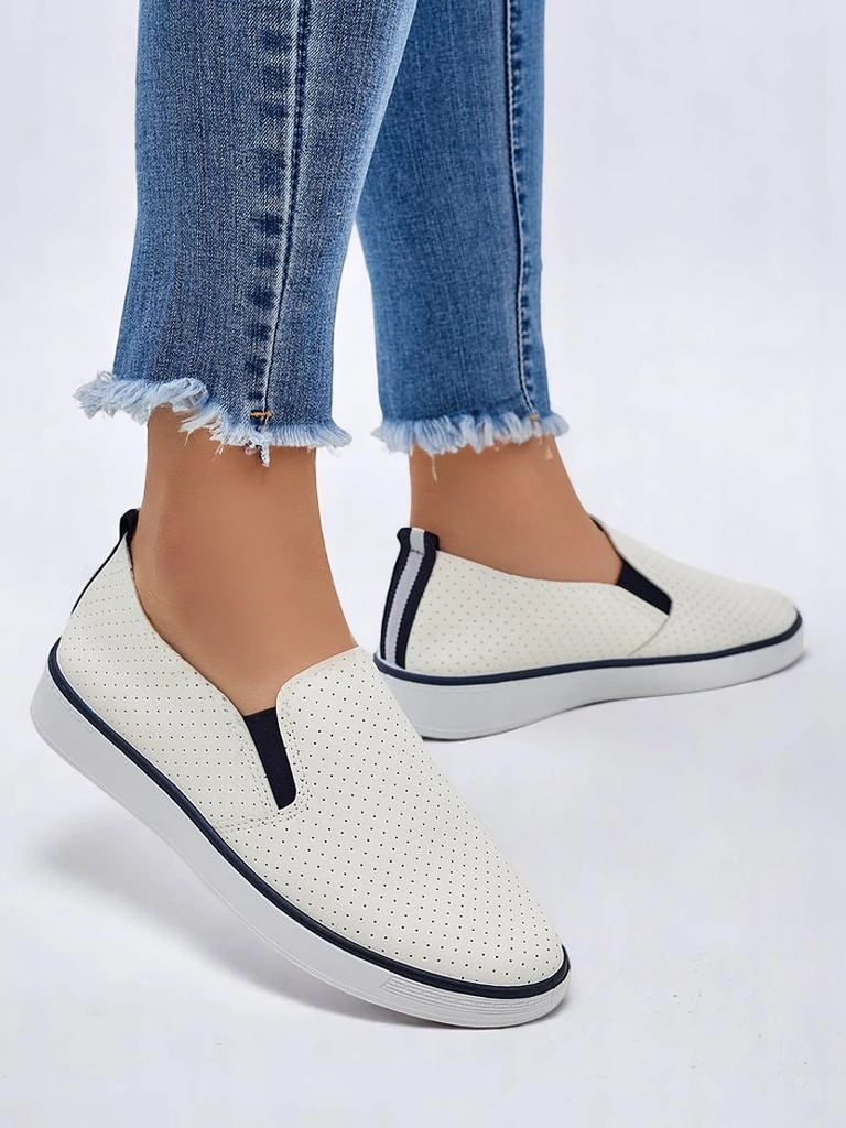 Royalfashion Perforované dámske nazúvacie topánky Kassias