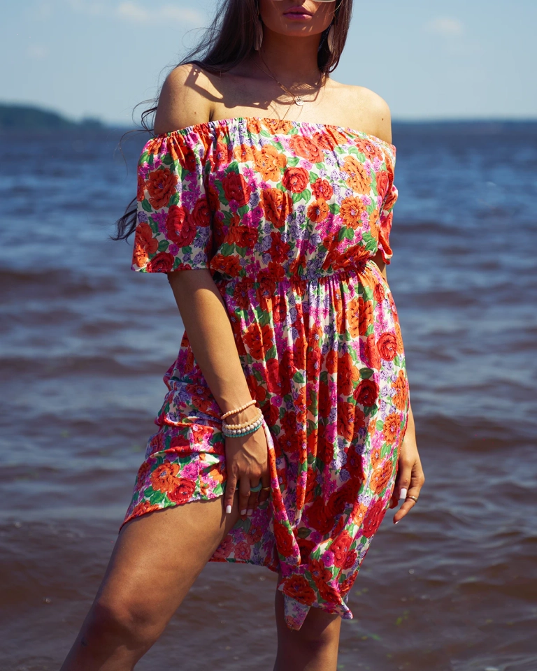 Royalfashion Dámske kvetinové mini šaty a'la hiszpanka v červenej farbe