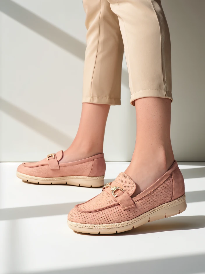 Royalfashion Dámske ploché topánky s dekoračným detailom na špičke