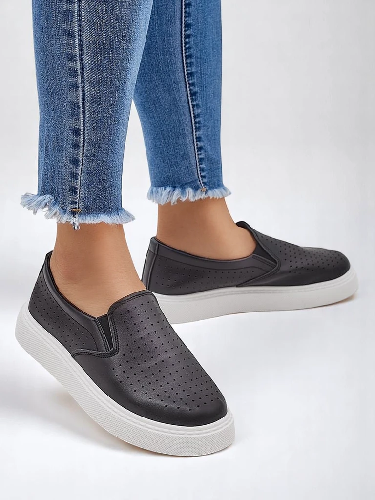 Royalfashion Dámske perforované bezšnurovacie topánky Emillia