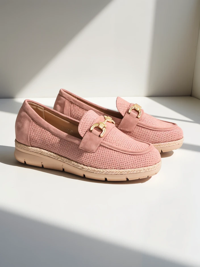 Royalfashion Dámske ploché topánky s dekoračným detailom na špičke