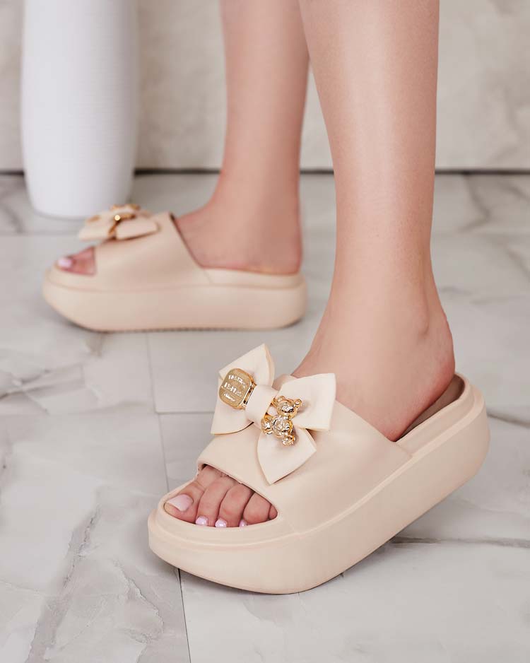 Royalfashion Dámske gumené žabky s ozdobnou mašľou Apis