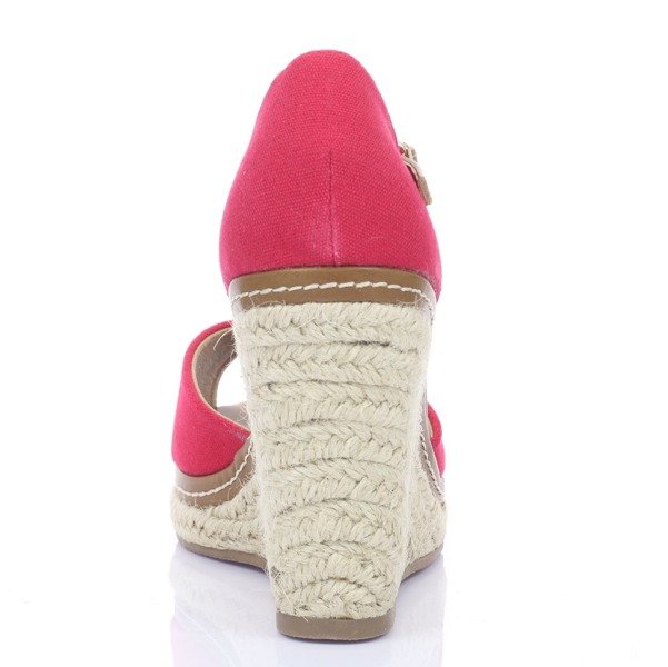 Czerwone sandały na koturnie - Obuwie