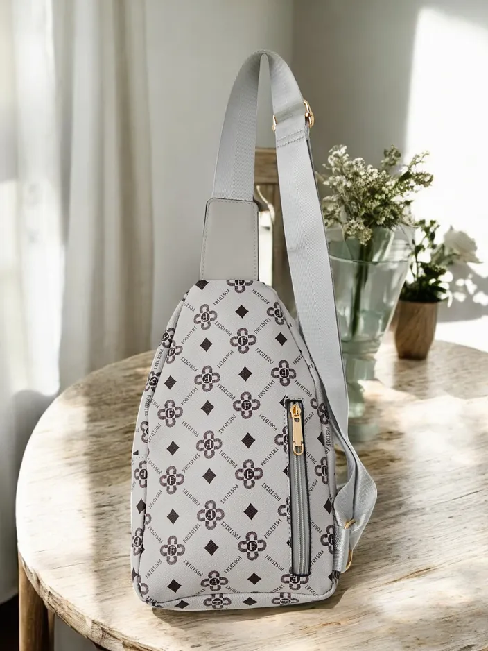 Royalfashion Malý dámsky batoh z ekologickej kože s medveďom na jednom ramene