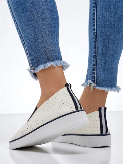 Royalfashion Perforované dámske nazúvacie topánky Kassias