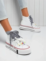 biela || vícebarevný